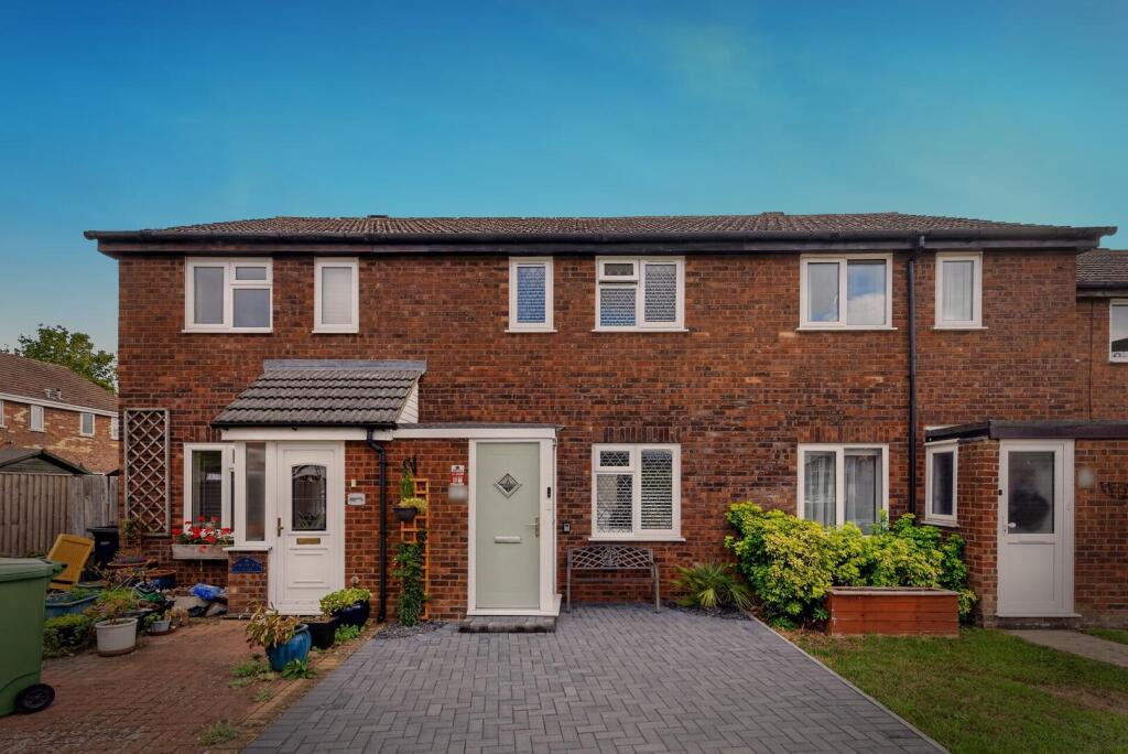 2-bed terraced on Hawksworth Close, Grove, Wantage, £290,000