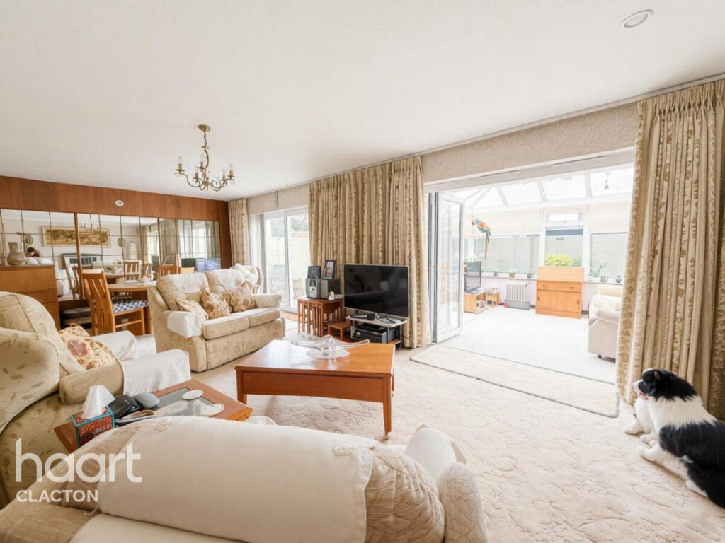 Jaywick Lane, Clacton-On-Sea photo 2