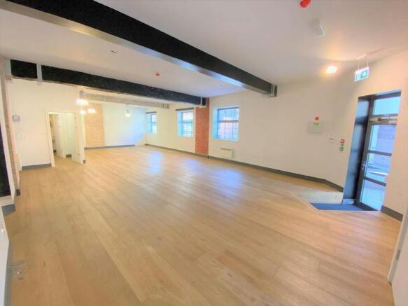 10 Market Place  Brentford 4.JPG