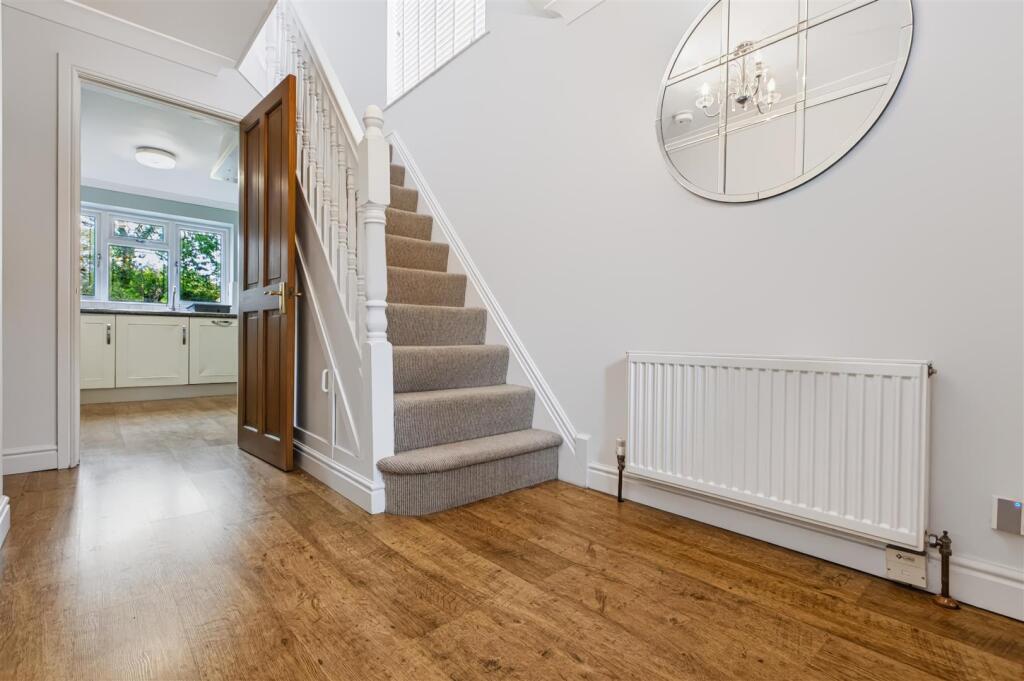 House in Bromsgrove, Wythall - View 2
