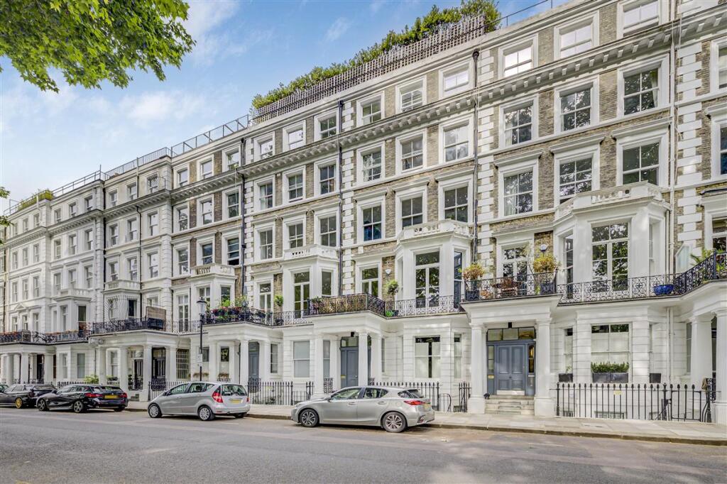 3-bed flat on Courtfield Gardens, SW5, £1,300,000