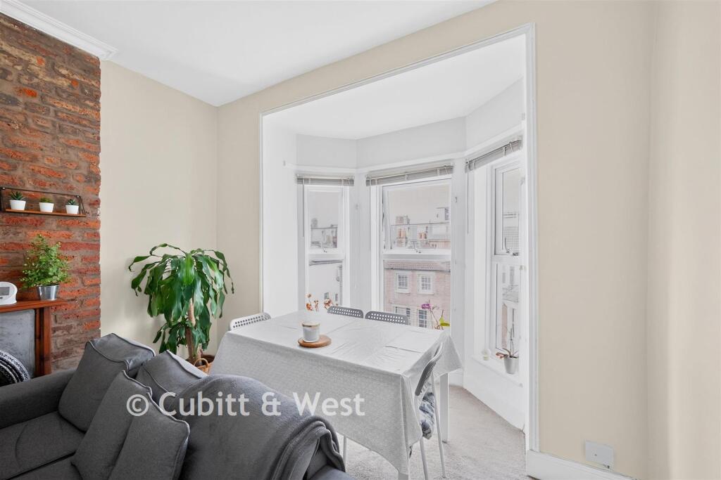 Apartment in Portsmouth, Southsea - View 3