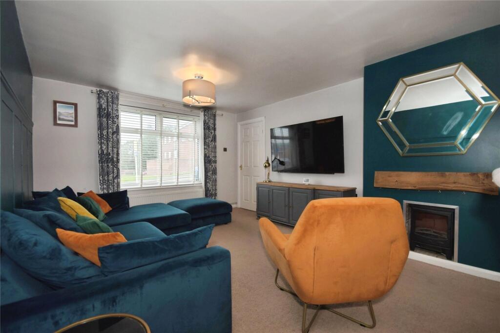 Hambleton Avenue, North Wingfield, Chesterfield, Derbyshire, S42 photo 3