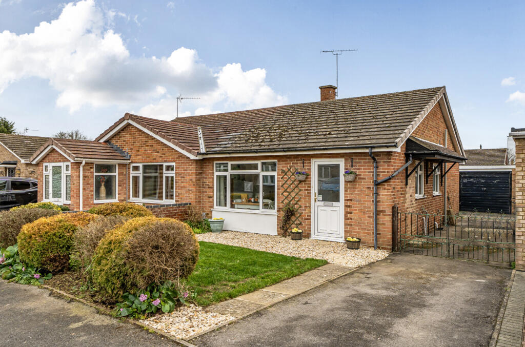 Main image of property: Maud Close, Bicester, Oxfordshire
