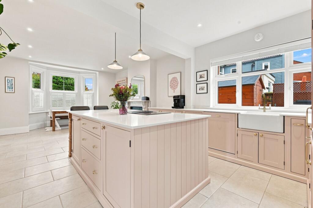 House in Ipswich, California - View 4