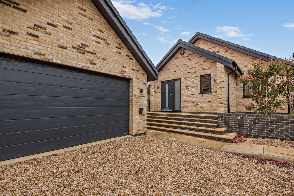 Main image of property: Fairview Close, Grantham