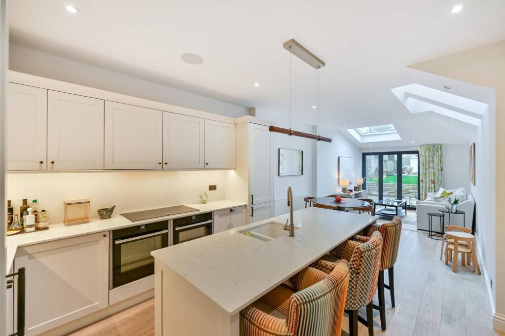 Main image of property: Common Lane, South Buckinghamshire, Slough, SL1