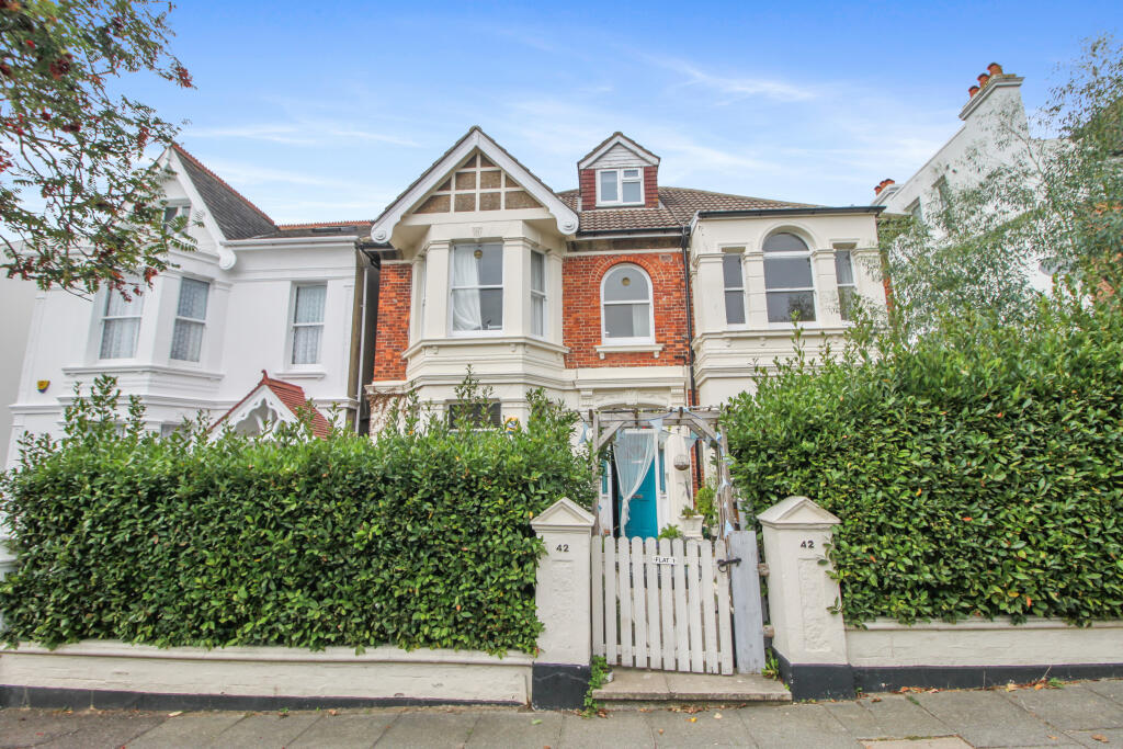 1-bed flat on Flat 3, 42 Hove Park Villas, Hove, BN3 6HG, £140,000