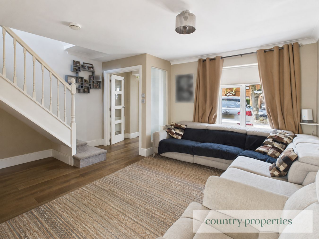 House in Welwyn Hatfield, Hertfordshire - View 4