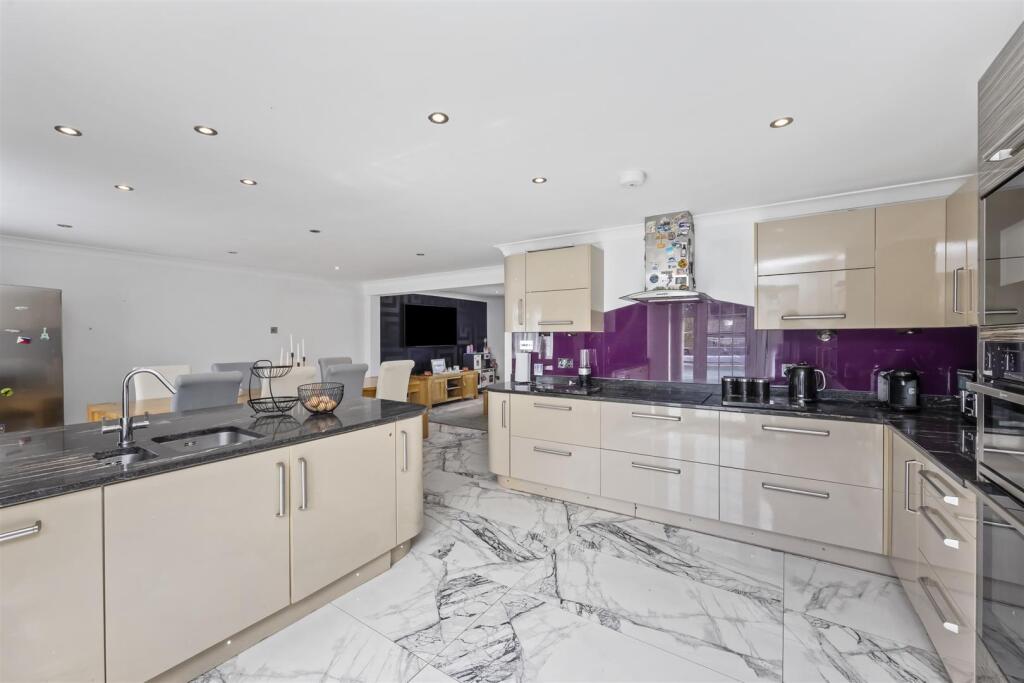 House in Worthing, West Sussex - View 3