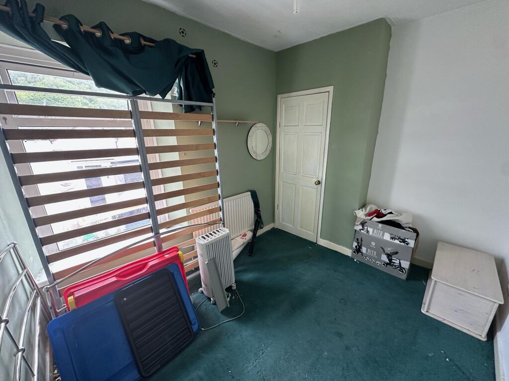 House in Pontypridd, Trallwn, Graigwen - More