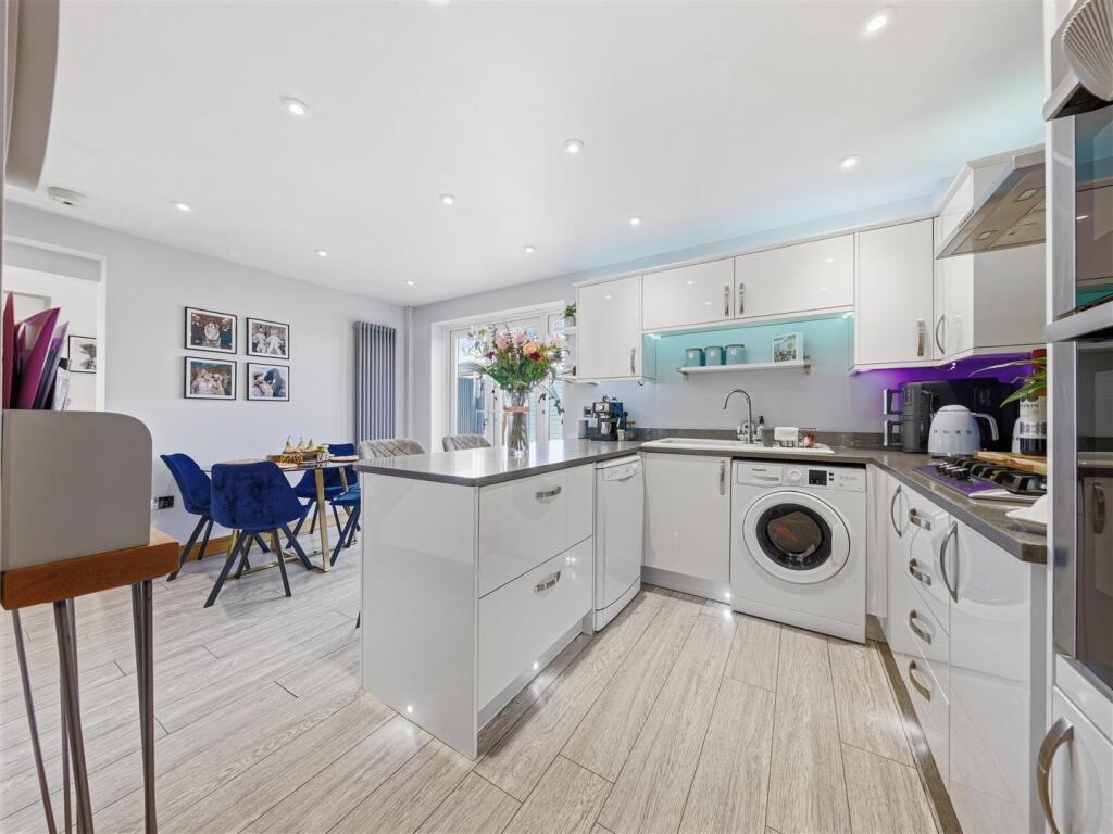 Cedar Road, Sturry, Canterbury photo 4