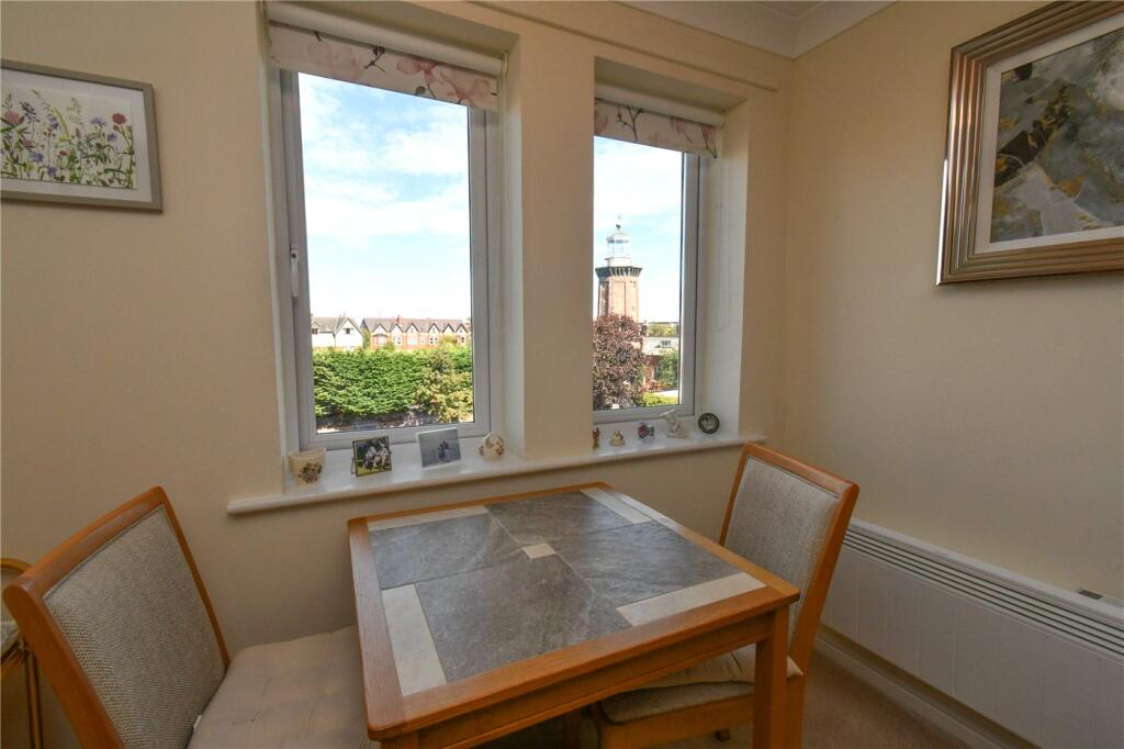 Apartment in Wirral, Liverpool City Region - View 4