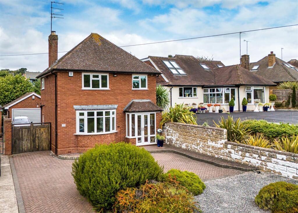 Main image of property: 112 Bridgnorth Road, Wightwick, Wolverhampton, WV6 8AG