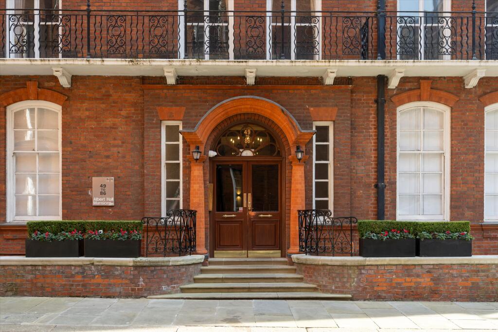 Apartment in London, Knightsbridge - View 2
