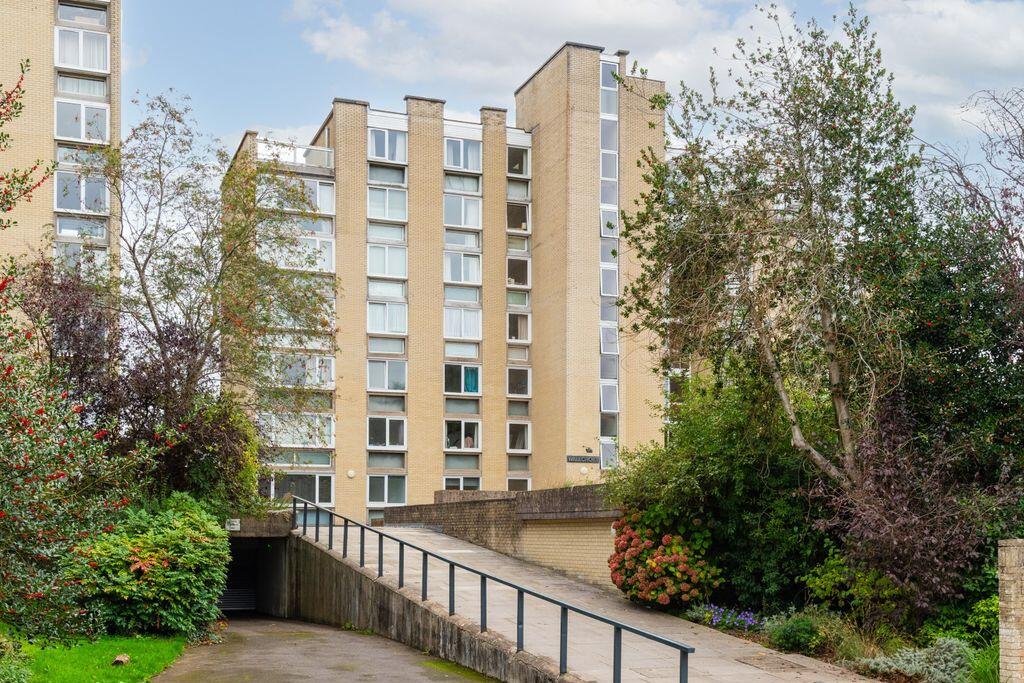 2-bed flat on Durdham Park, Bristol, £300,000