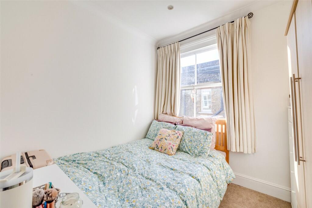 Apartment in London - More
