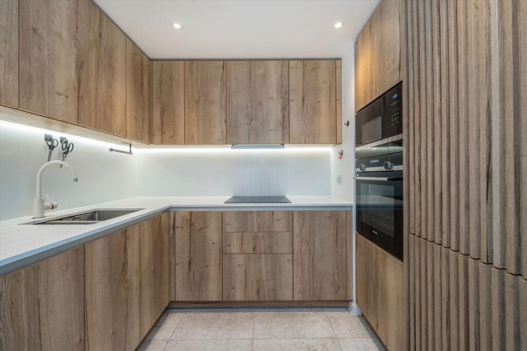 Main image of property: Sidney Street, Canary Wharf