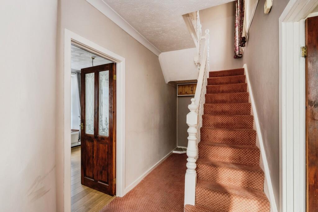 House in Gorseinon - More