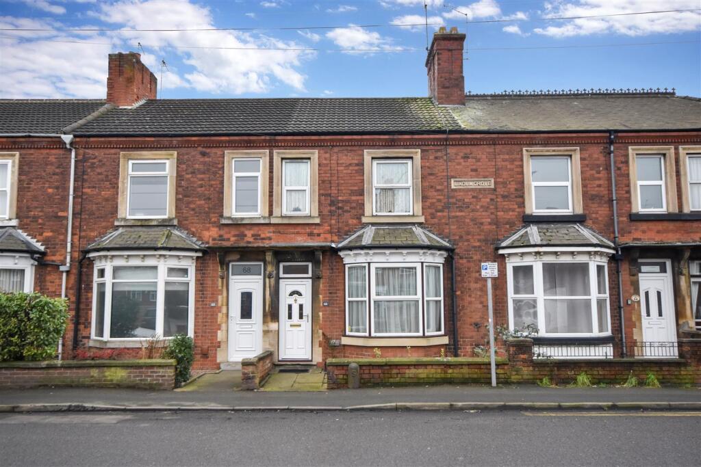 2-bed terraced on Beacon Hill Road, Newark, £175,000