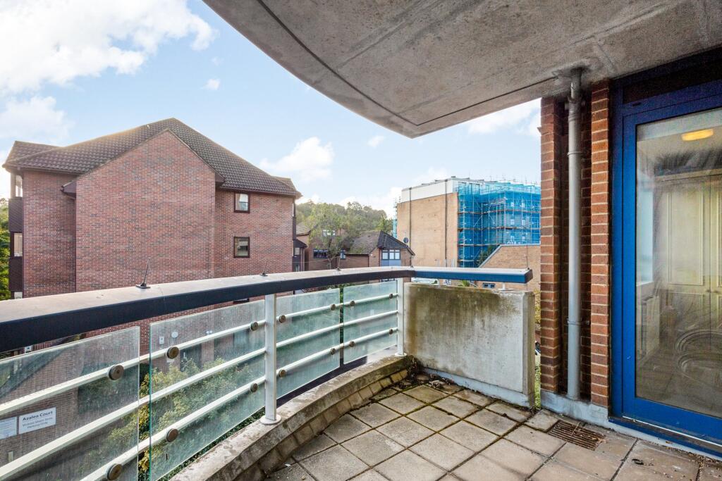 Apartment in Purley - More