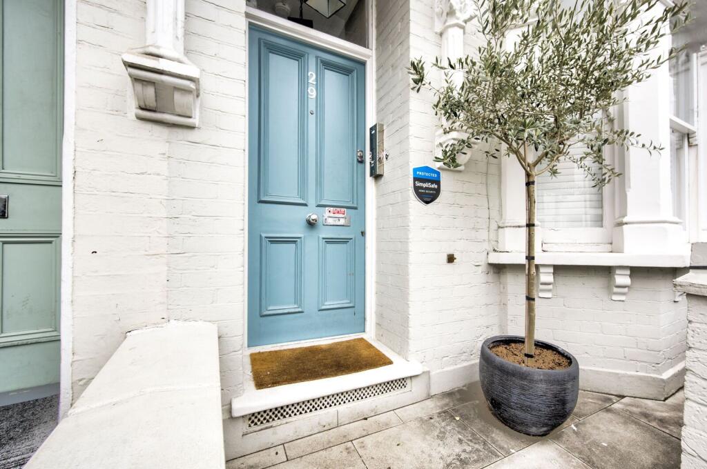 2 bedroom maisonette for rent