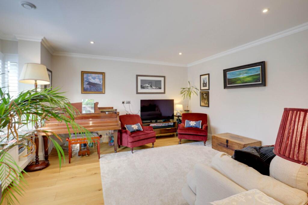 House in South Oxfordshire, Rotherfield Peppard - View 3