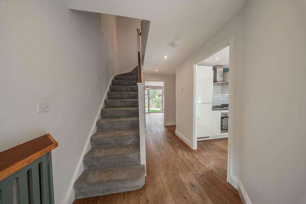 House in Haywards Heath, Lucastes - View 5