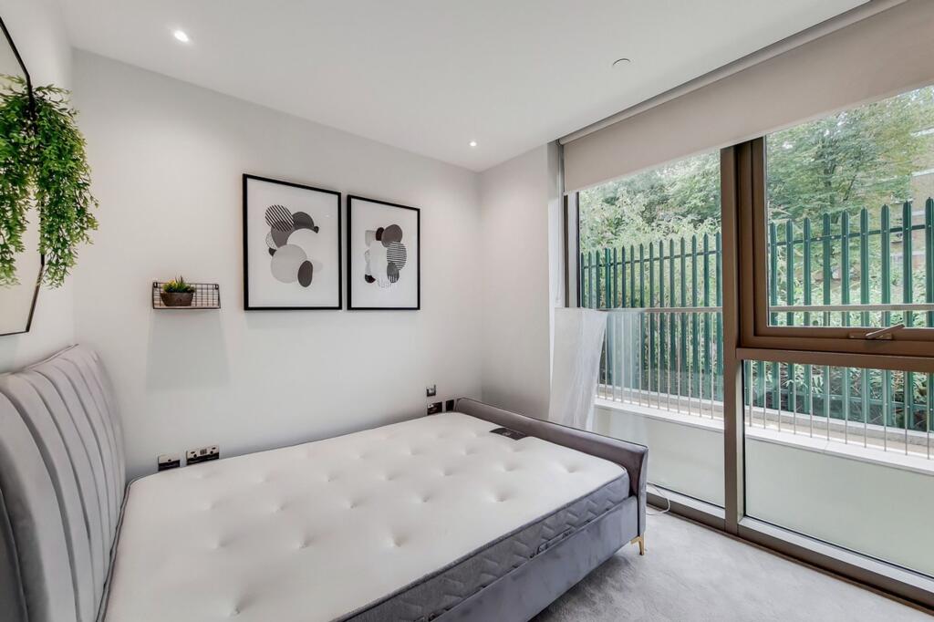 Apartment in London, Royal Borough of Kensington and Chelsea - More