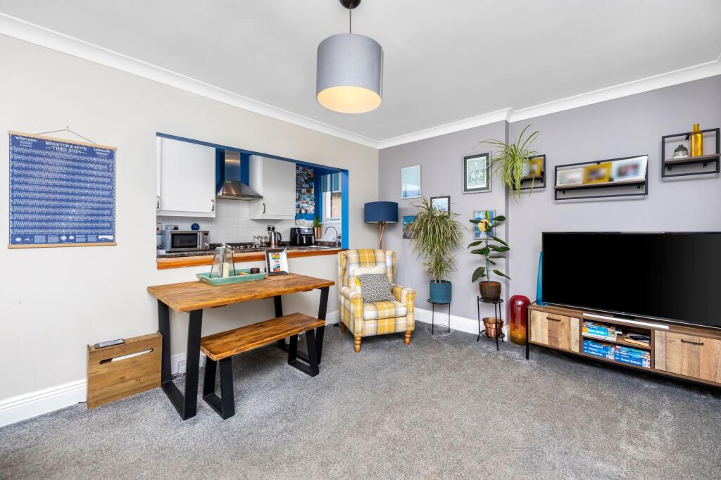 Apartment in Hove, Aldrington - More