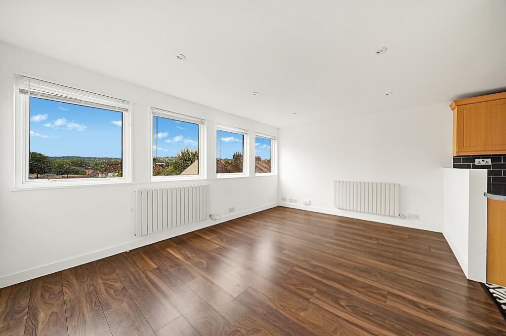 Apartment in Croydon - View 4