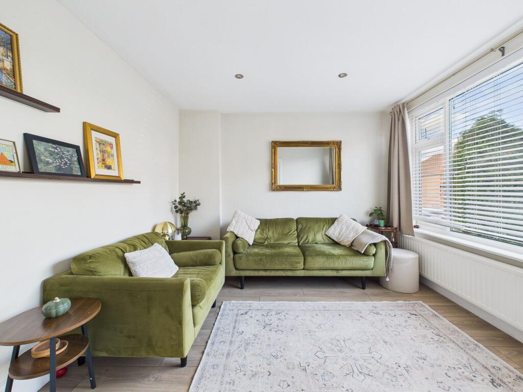 House in Gedling, Nottinghamshire - More