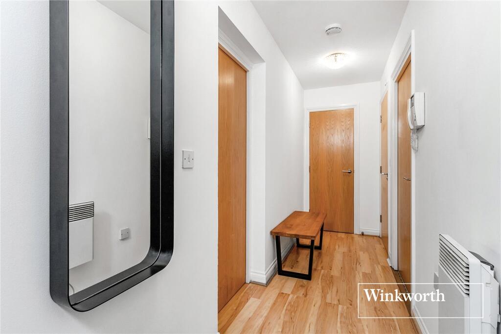 Constable Close, Friern Barnet, London, N11 - View 2