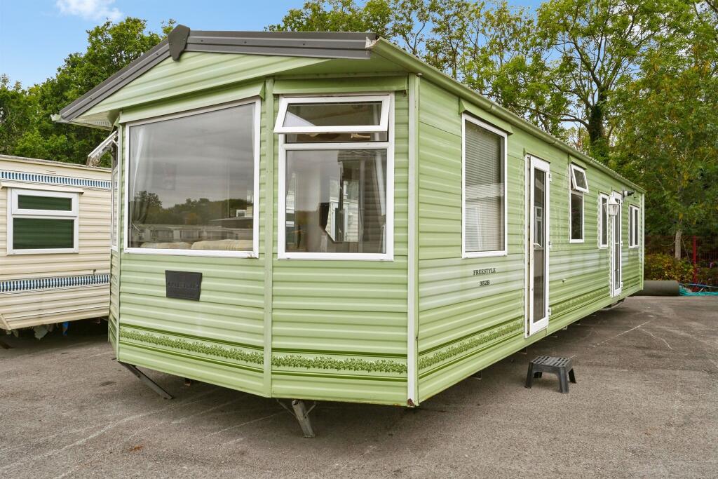 Main image of property: Witham Bank, Chapel Hill, Lincoln
