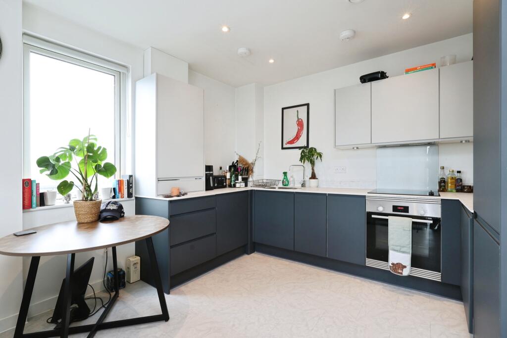 Apartment in London - More
