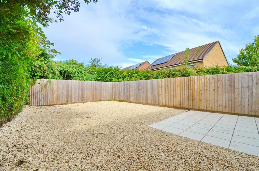 6 bedroom semi-detached house for rent