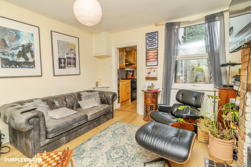House in Luton, Wing - View 4