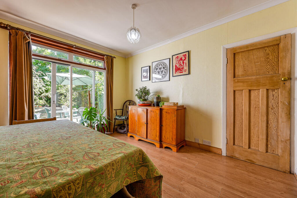House in Bromley - View 3