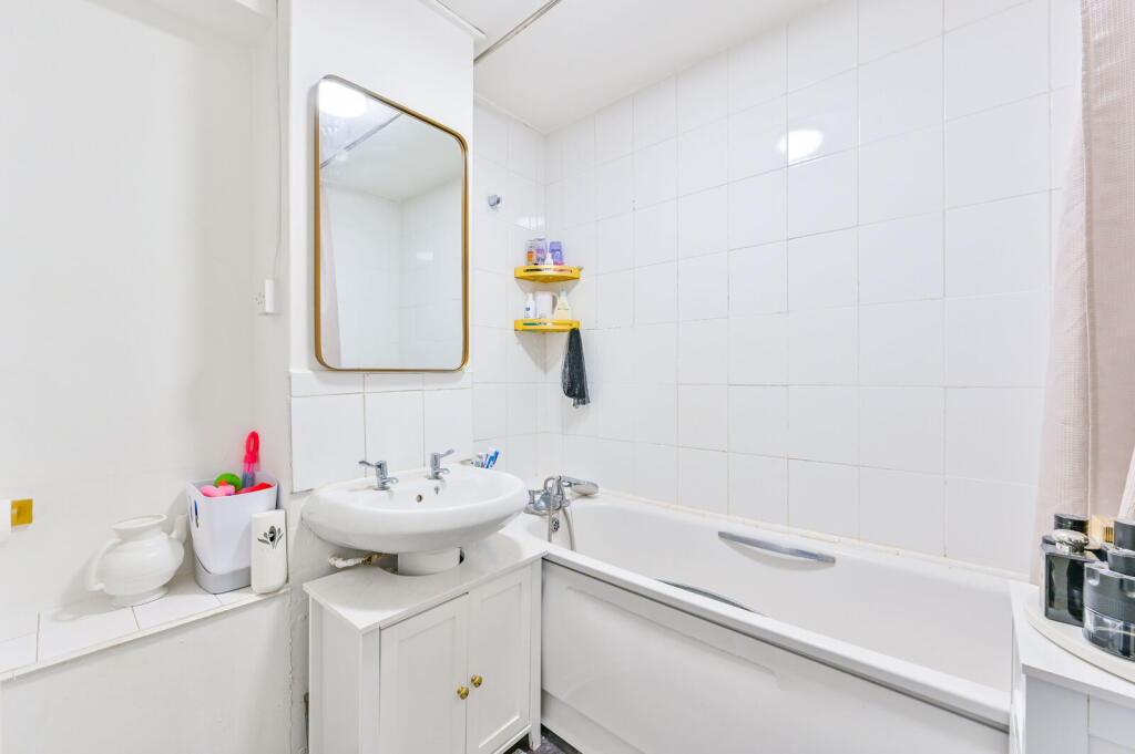 Apartment in London - View 5