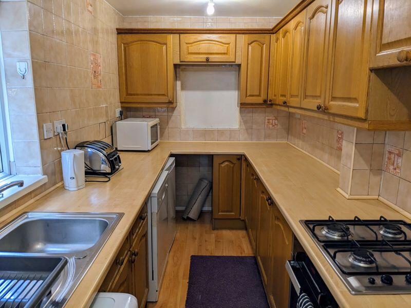 4 bedroom semi-detached house for rent