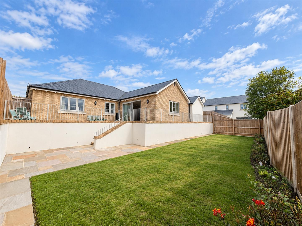 House in Dorchester, Chickerell - More