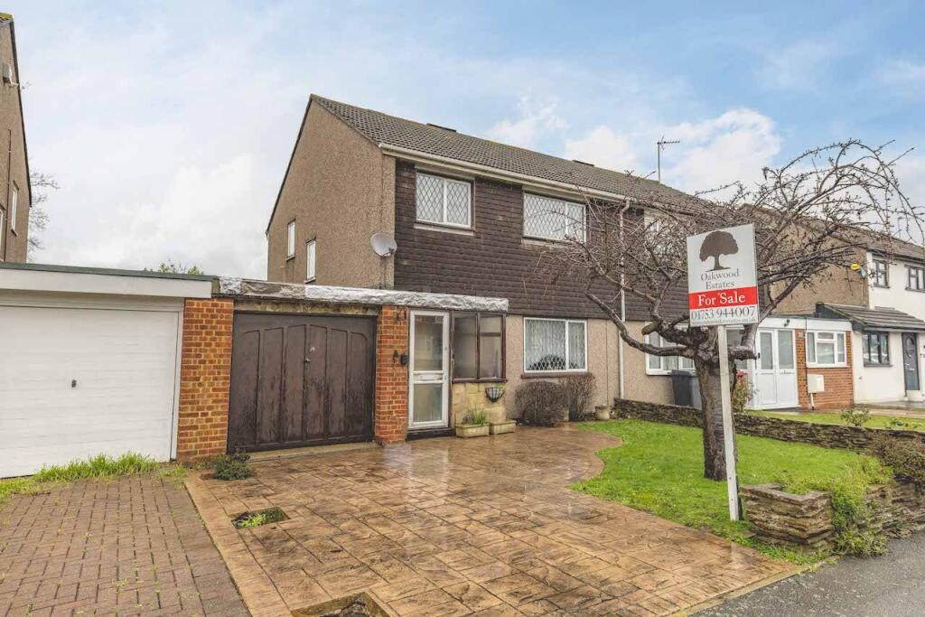 3-bed semi-detached on Parlaunt Road, Langley, SL3, £525,000