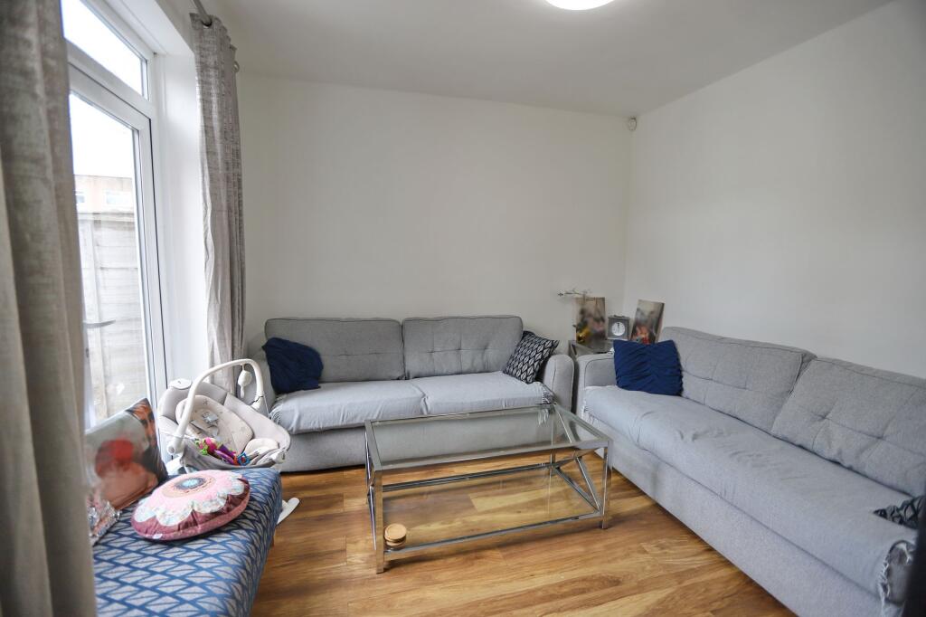 Mayfair Grove, Whitefield, M45 photo 4