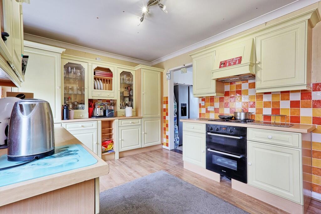 House in Southend-on-Sea - View 4