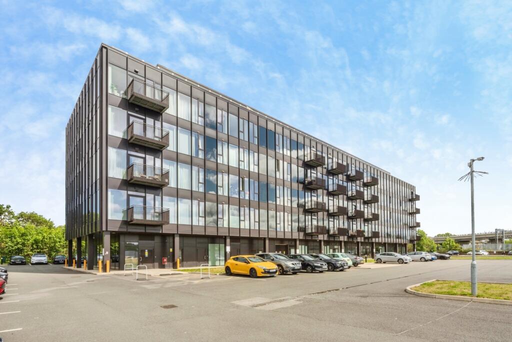 Main image of property: Buckingham Road, MILTON KEYNES, Buckinghamshire, MK3