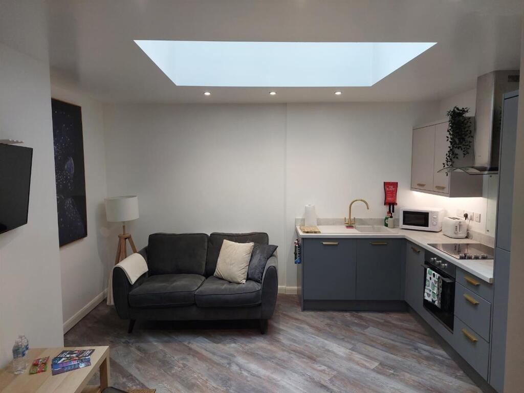 Apartment in Hull - View 3