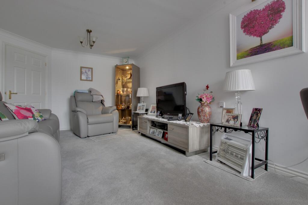 Springwell, Havant photo 3