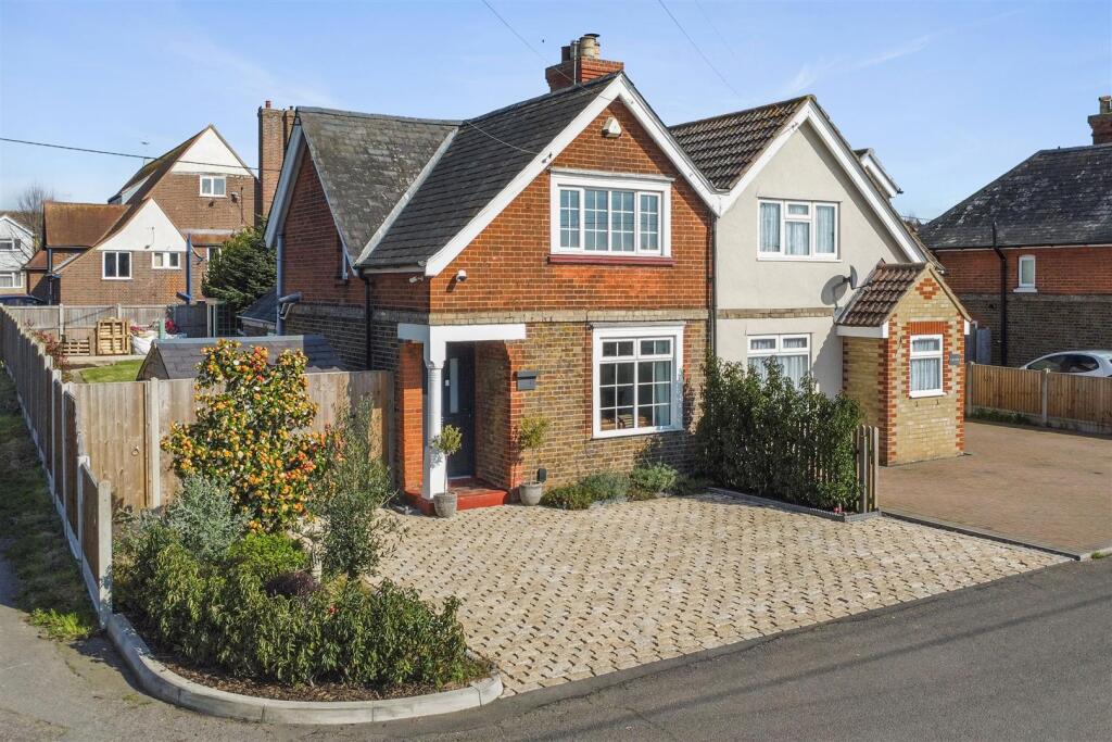 2-bed semi-detached on New Village, Brantham, £315,000