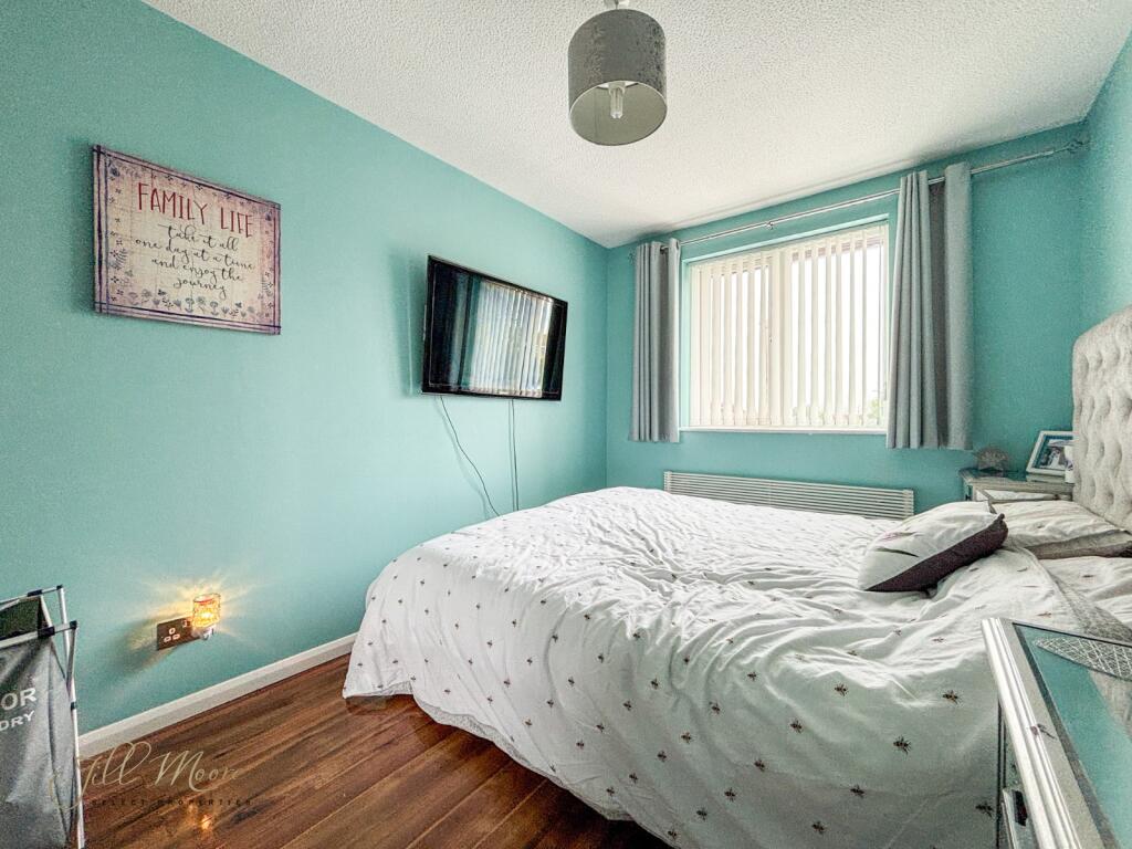 12, Fieldfare Close photo 4