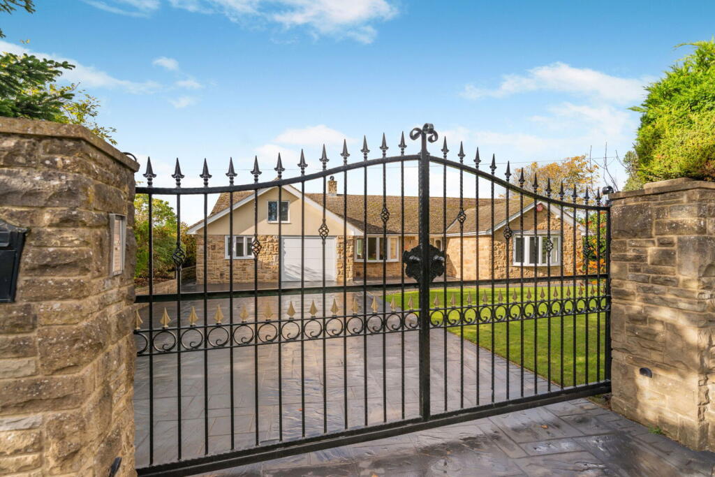 House in Huddersfield, Emley - View 3